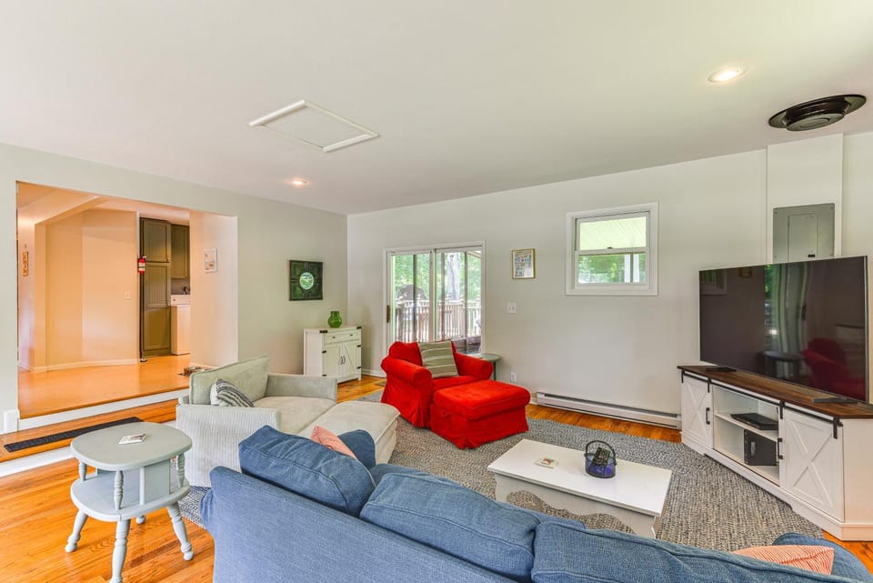 Charming Union Pier Home w/ Deck: Half-Mi to Beach House in Chikaming Township