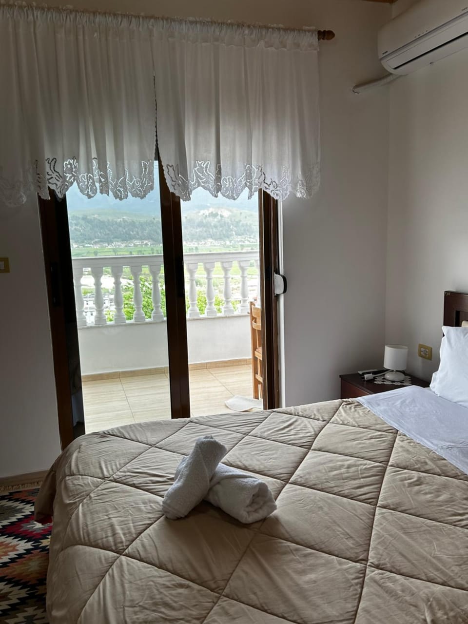 Bed, Natural landscape, Photo of the whole room, Bedroom, air conditioner
