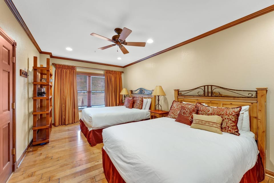 2BR Main St Condo, Walk to Ski Lift! House in Park City