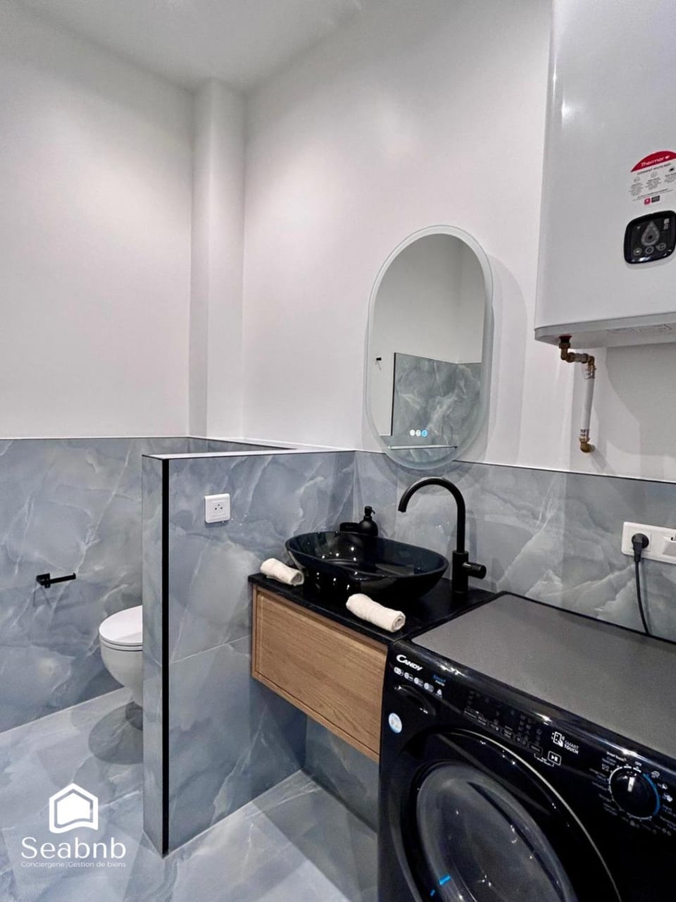Bathroom, washing machine