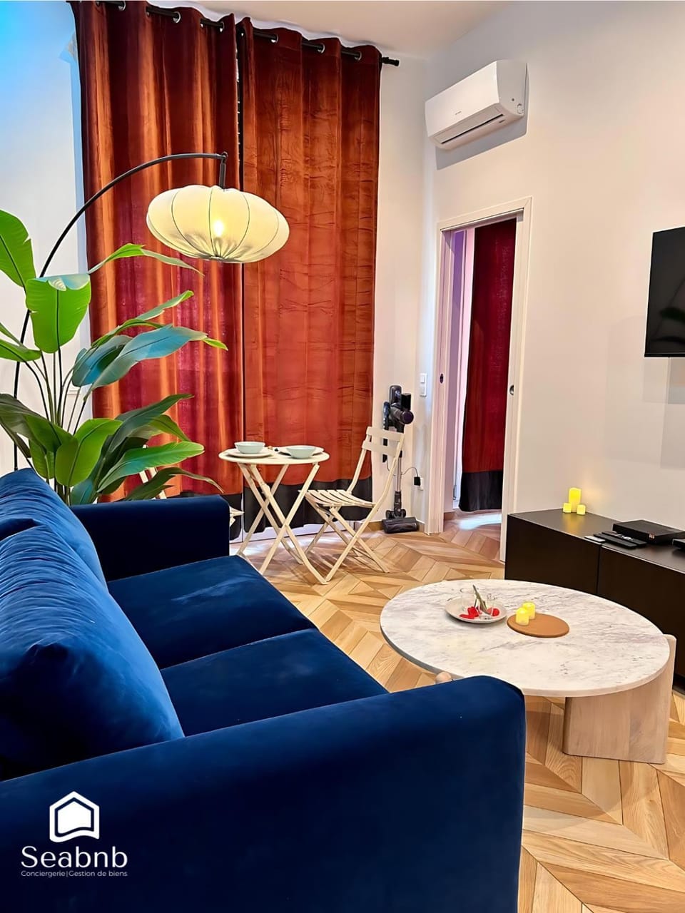 TV and multimedia, Living room, Seating area