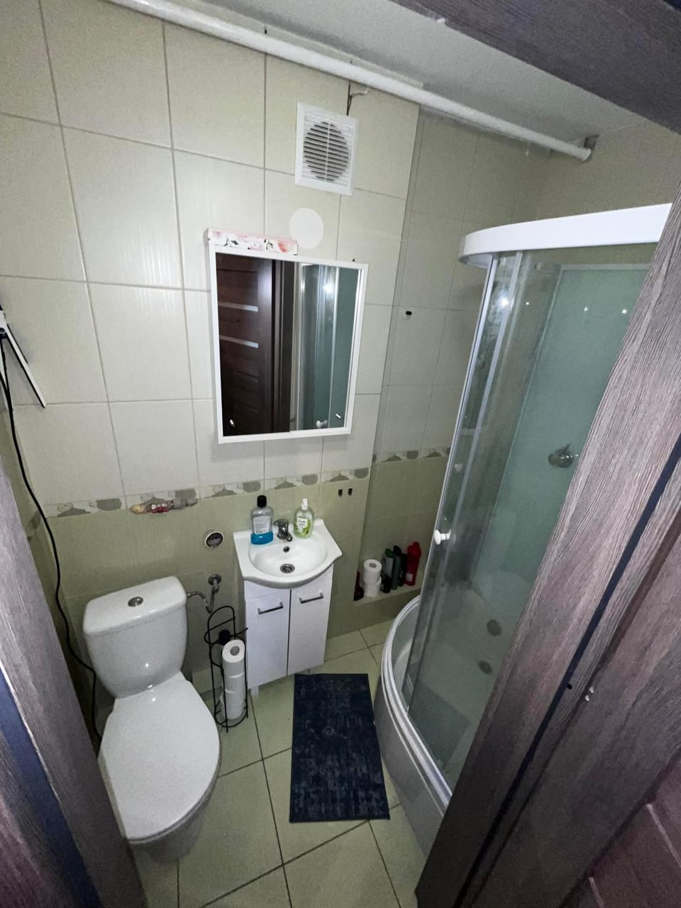 Shower, Toilet, Bathroom, towels