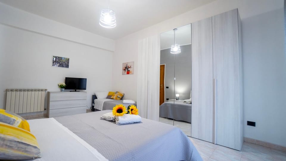 Bed, Bedroom, locker