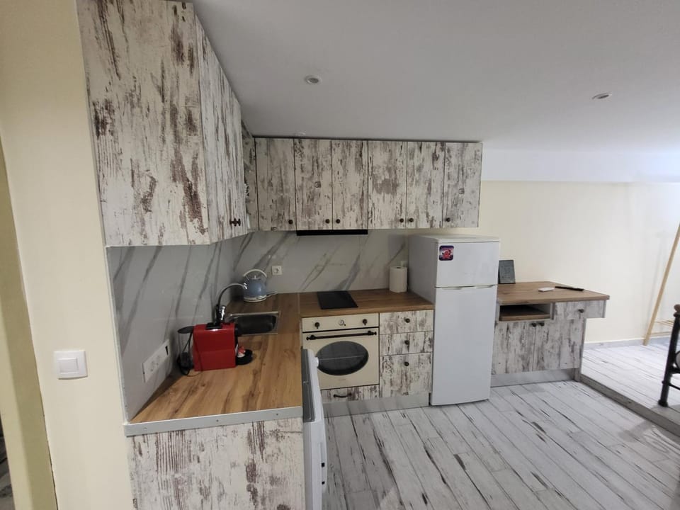 Kitchen or kitchenette, oven, stove, washing machine, dryer