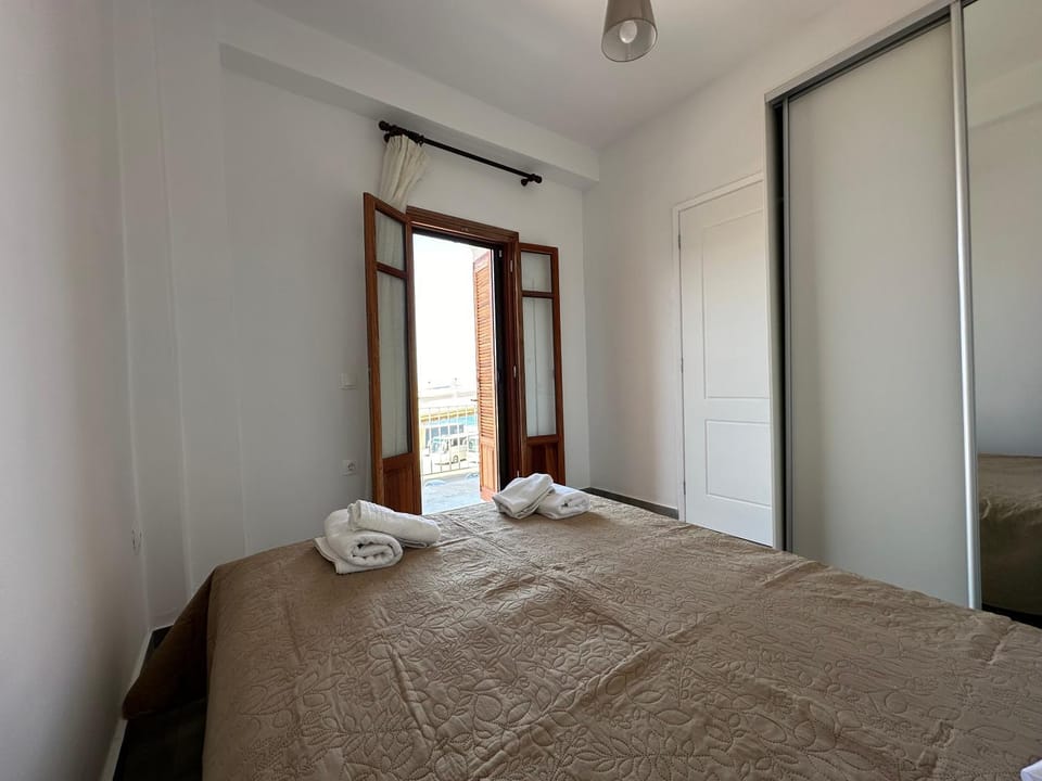 Bed, Photo of the whole room, Bedroom, towels, wardrobe