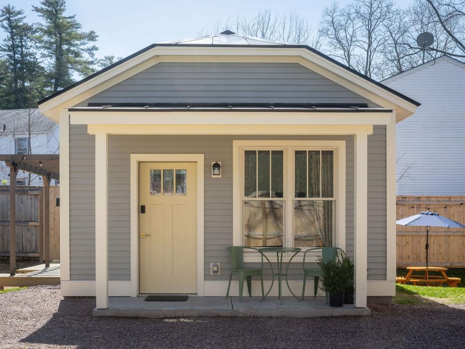 Queen City Bungalow & Cottages House in Burlington