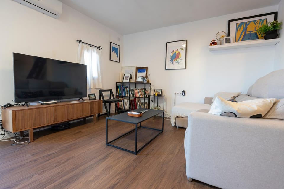 TV and multimedia, Living room, Photo of the whole room, air conditioner