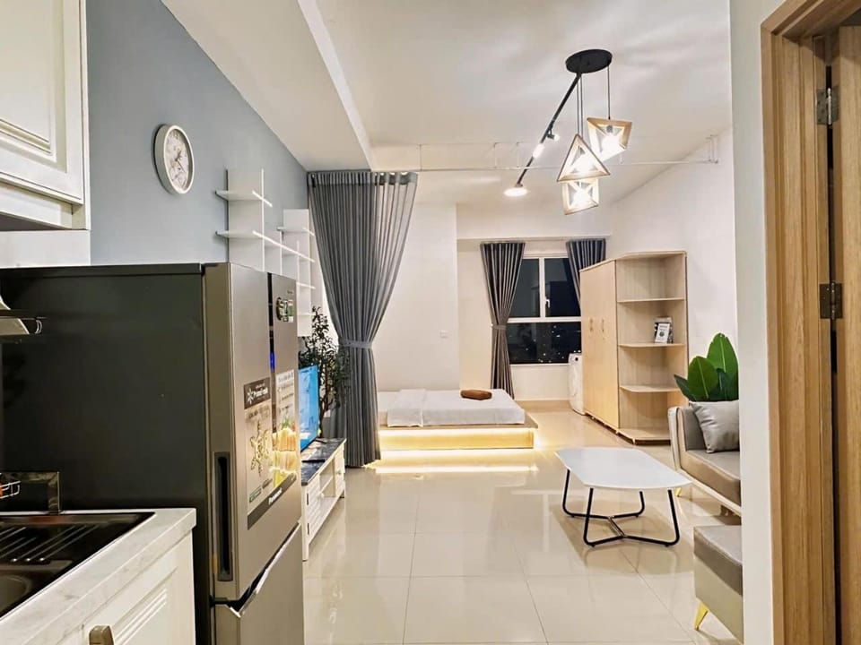 Bed, TV and multimedia, Bedroom