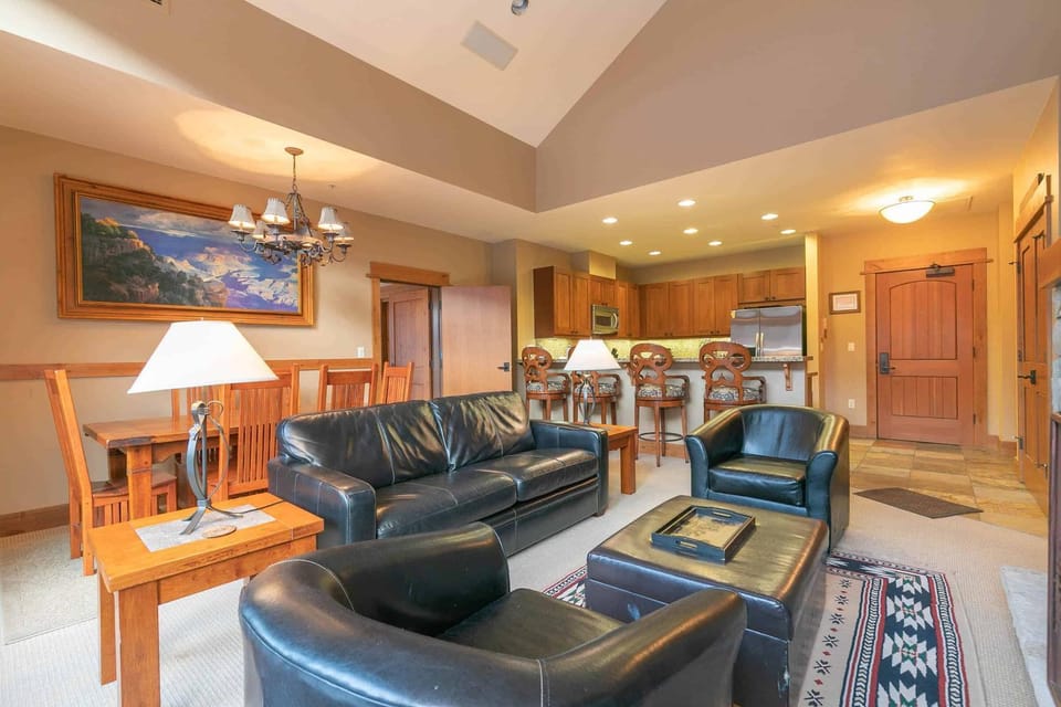 Catamount Lodge 404B by East West Hospitality Apartment in Northstar Drive