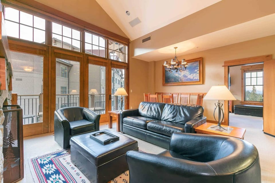 Catamount Lodge 404B by East West Hospitality Apartment in Northstar Drive