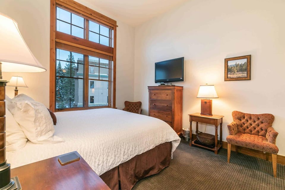 Catamount Lodge 405A by East West Hospitality Apartment in Northstar Drive