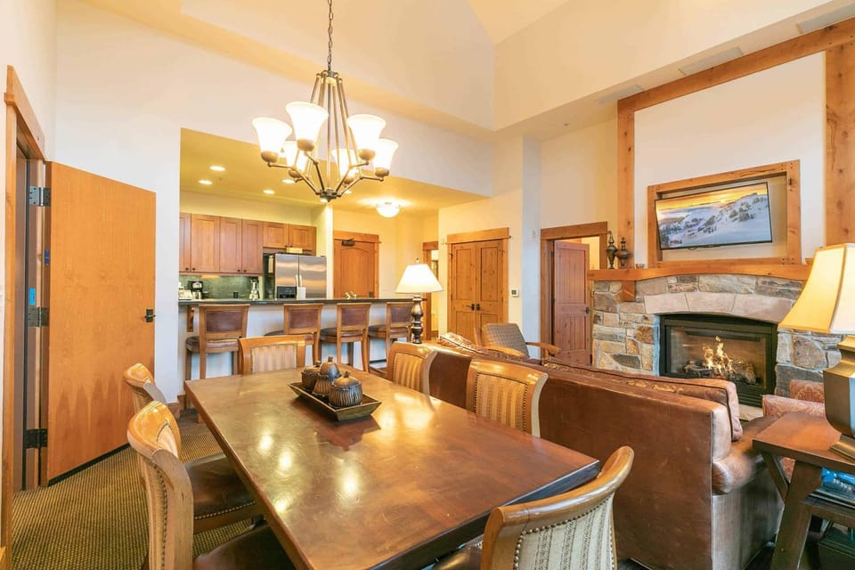 Catamount Lodge 405B by East West Hospitality Apartment in Northstar Drive