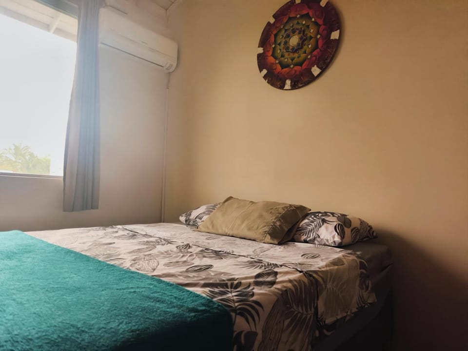 Bed, Photo of the whole room, air conditioner