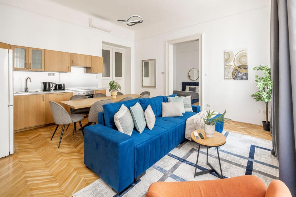 Kitchen or kitchenette, Living room, Seating area, Dining area, dishwasher, oven, stove