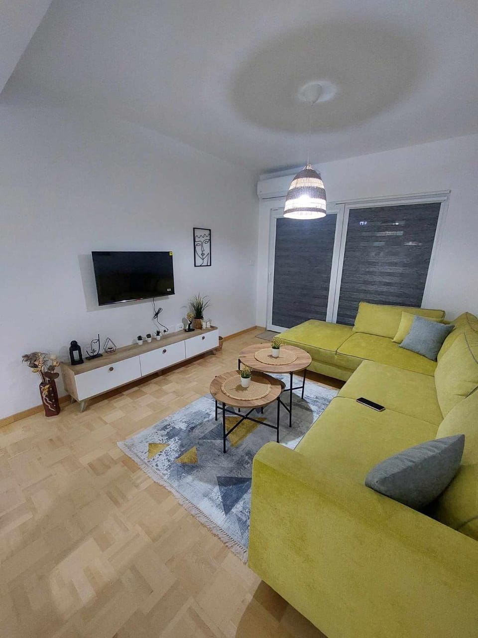 TV and multimedia, Living room, Seating area