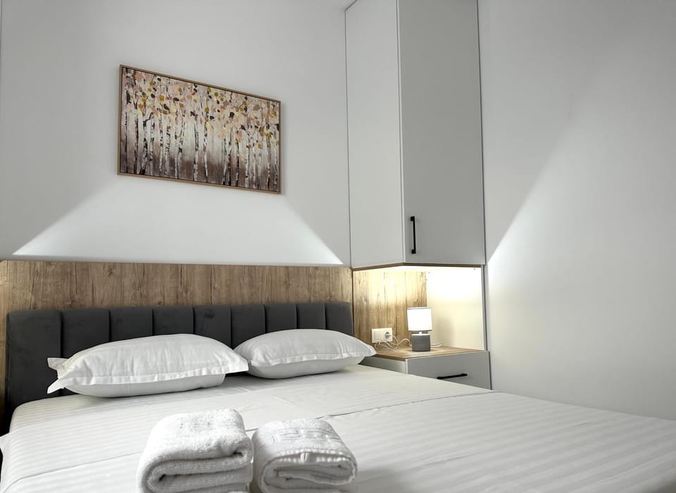 Bed, Bedroom, towels