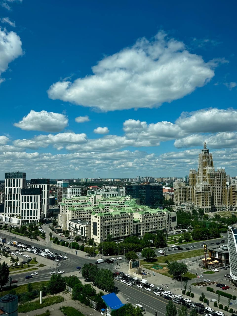 Day, Neighbourhood, City view, Street view, Location