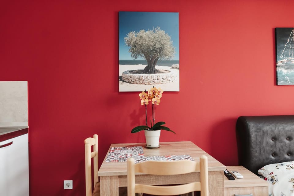 Decorative detail, Seating area, Dining area