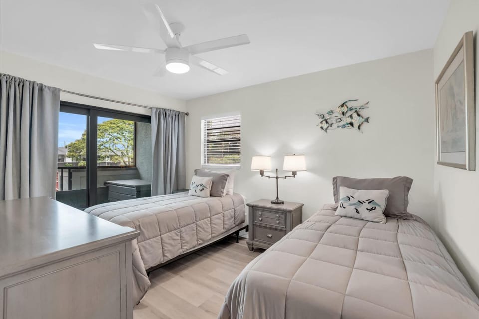 Updated and Beautiful Views House in Naples