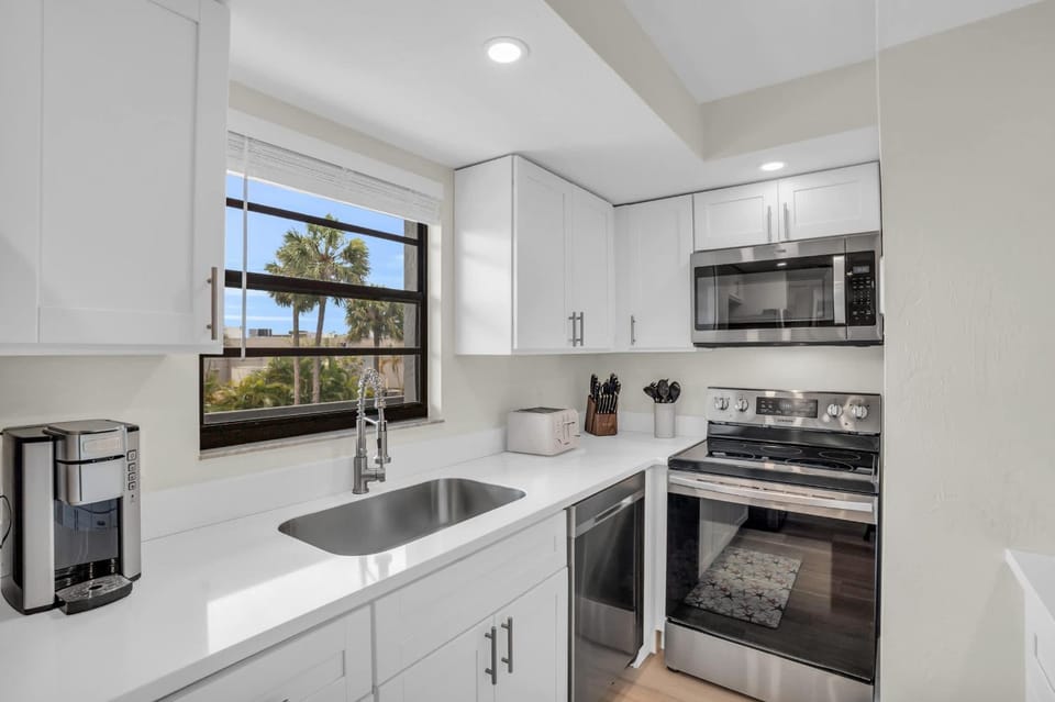 Updated and Beautiful Views House in Naples