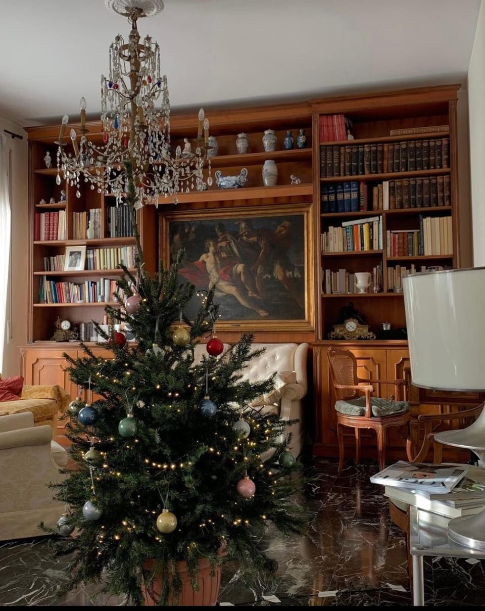 Library, Living room, Seating area
