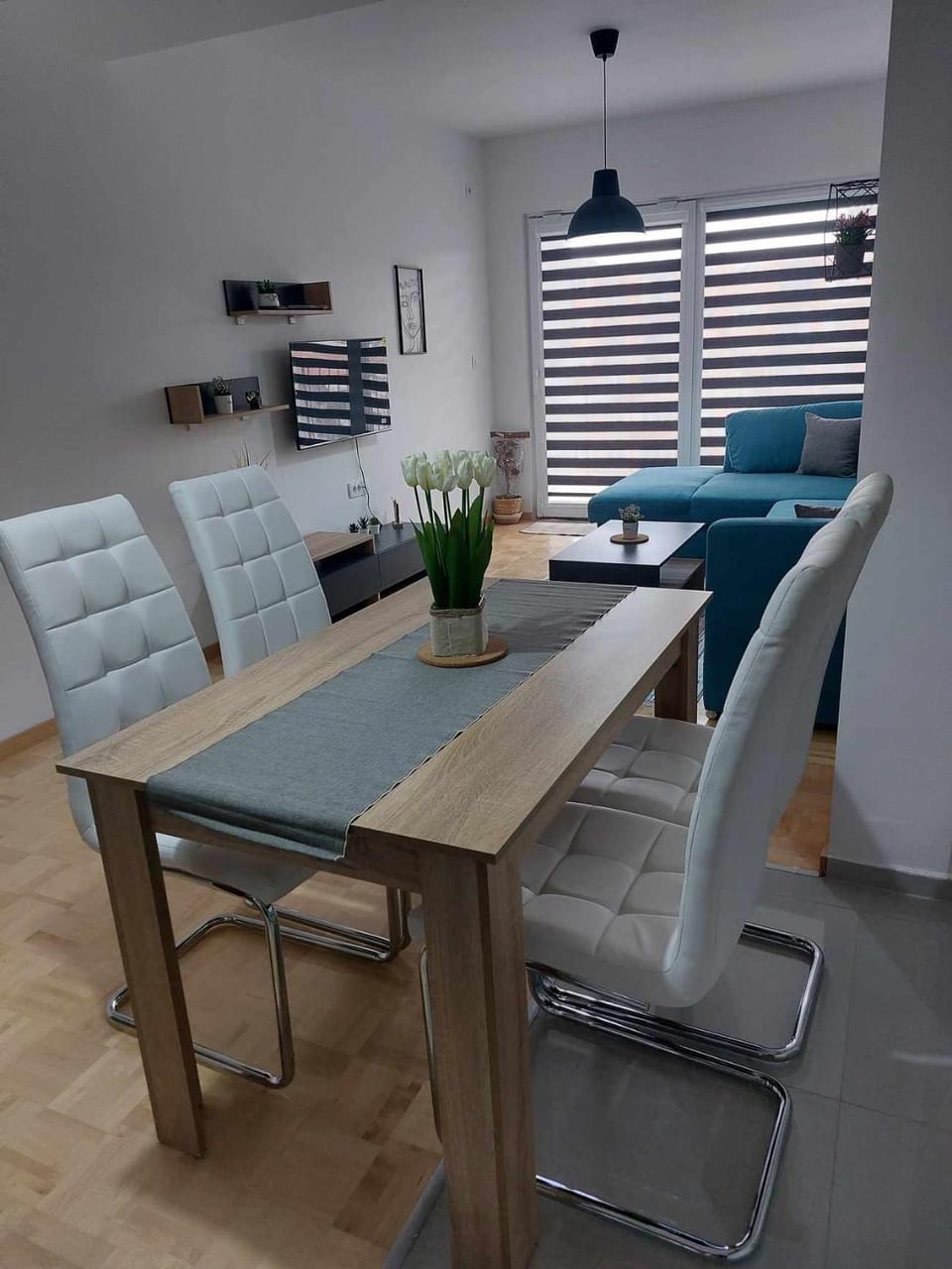 Kitchen or kitchenette, Living room, Seating area, Dining area