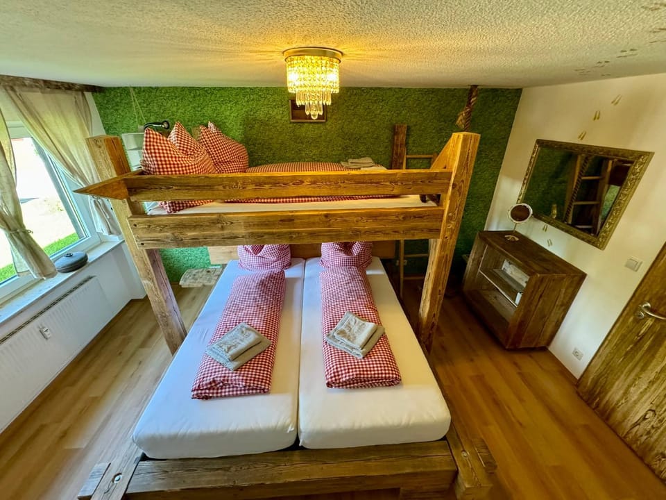 Bed, Bedroom, bunk bed