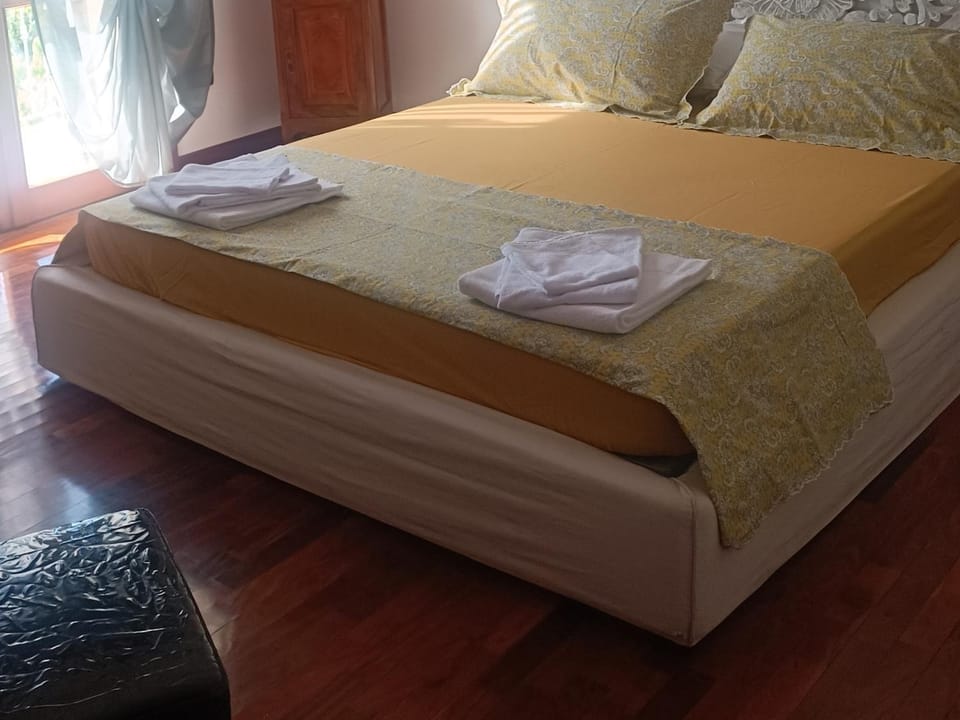 Bed, Photo of the whole room, Bedroom, towels