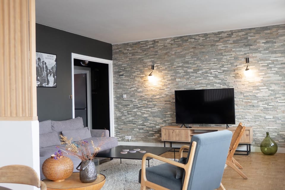 TV and multimedia, Living room, Seating area, Dining area