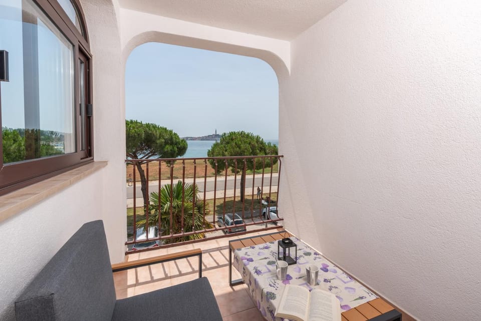 View (from property/room), Balcony/Terrace, Seating area
