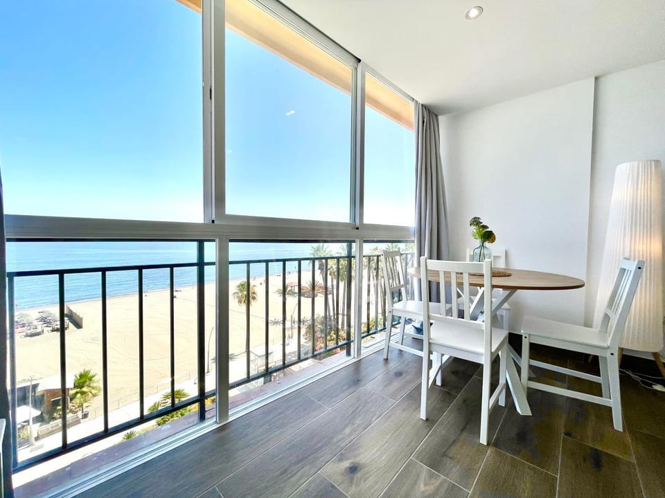 Day, Natural landscape, Balcony/Terrace, Dining area