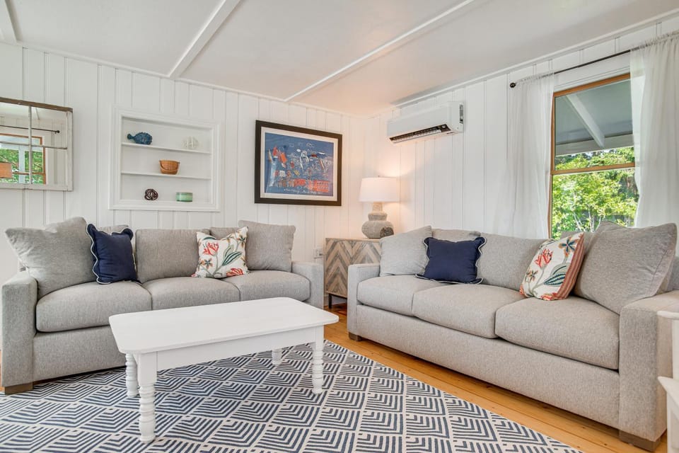 Walk to 2 Beaches! Group-Friendly Pocasset Home House in Barlows Landing