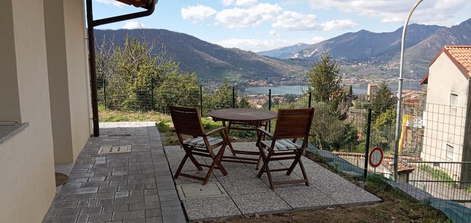 Patio, Natural landscape, View (from property/room), Balcony/Terrace, Dining area, Lake view, Mountain view