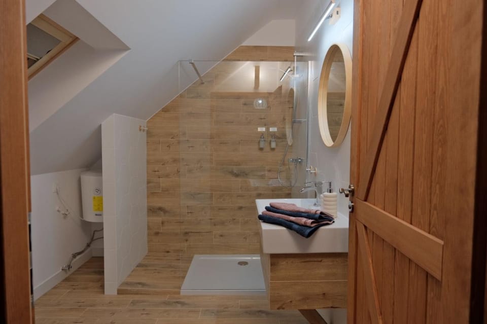 Shower, Bathroom, towels