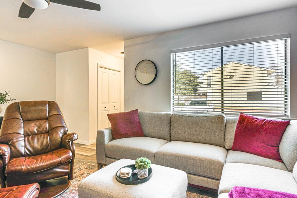 Convenient Bryan Townhome w/ Patio < 3 Mi to A&M! House in College Station