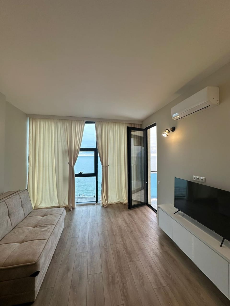 Living room, Sea view