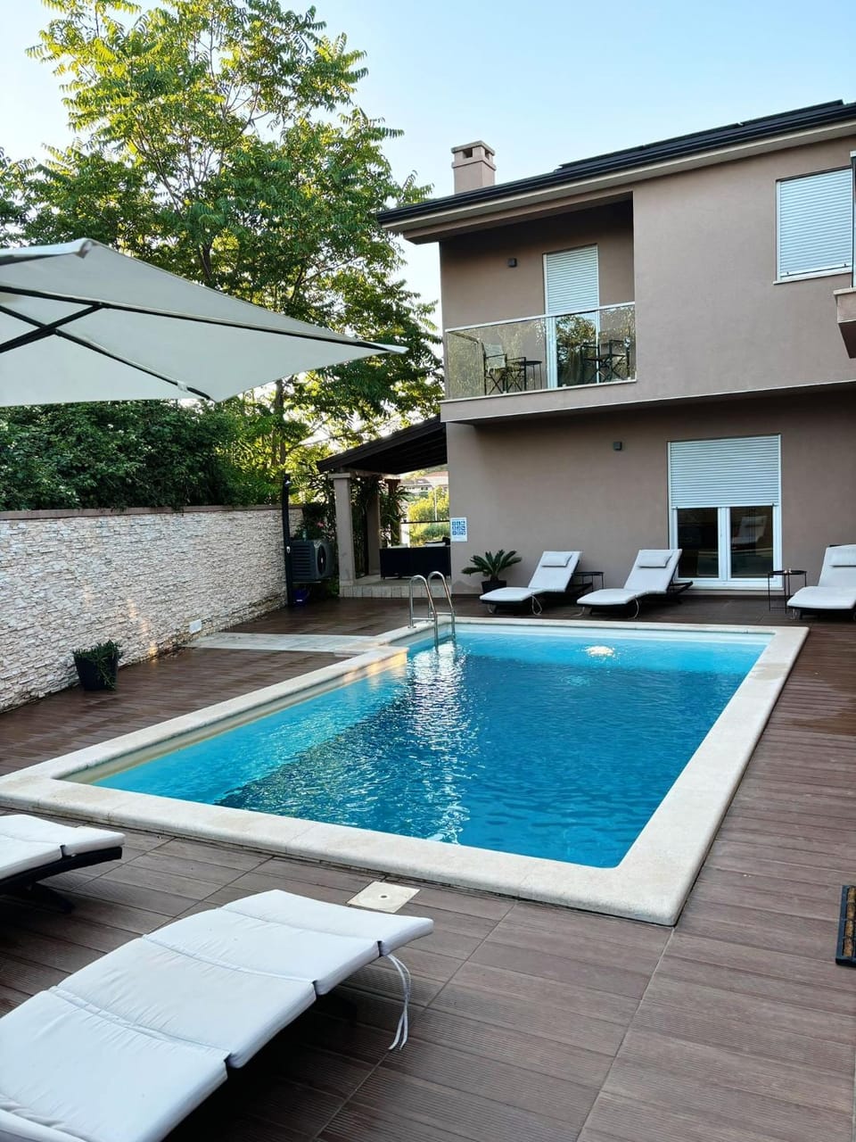 Day, Swimming pool