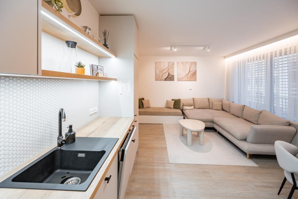 Kitchen or kitchenette, Living room, Seating area, Dining area, minibar, stove