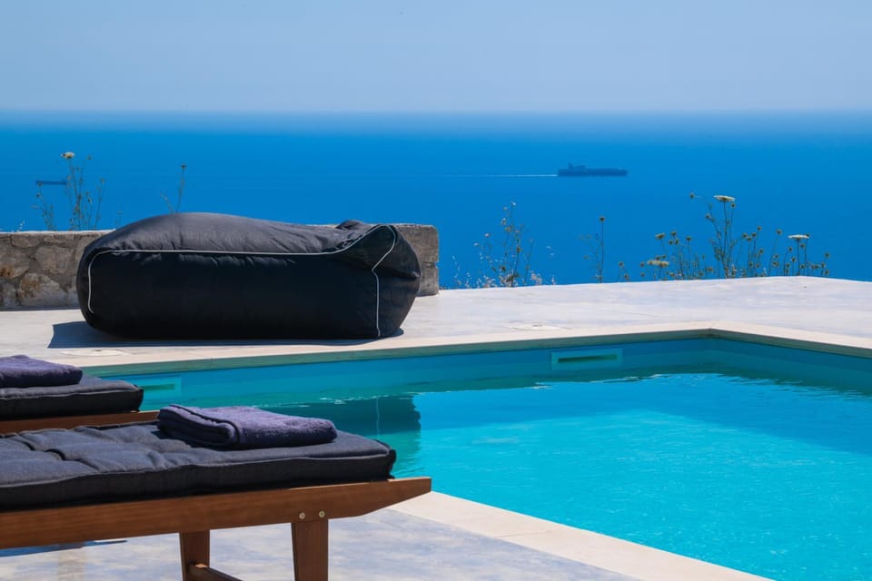 Sea view, Swimming pool, sunbed
