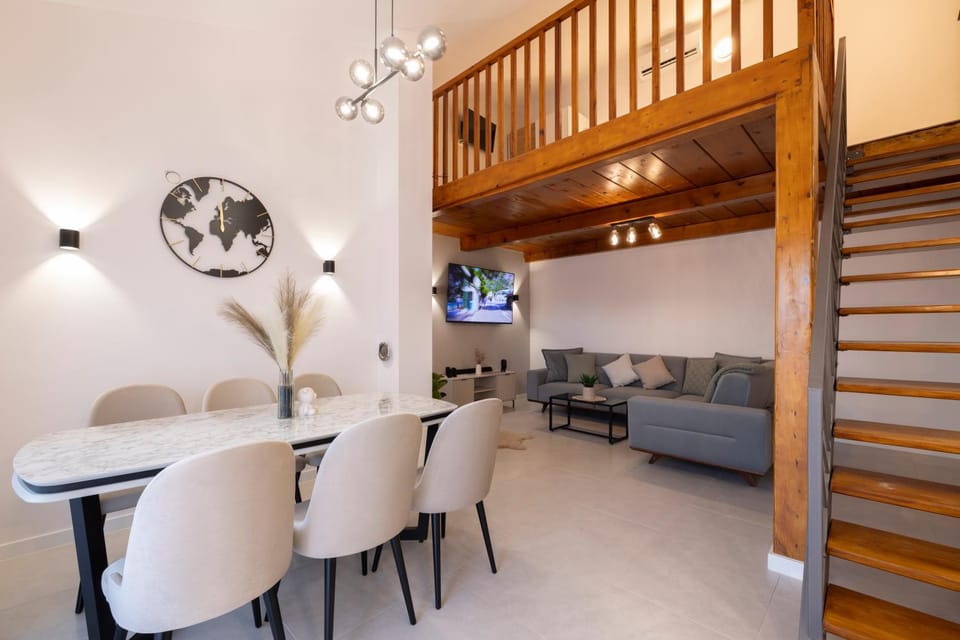 Living room, Dining area