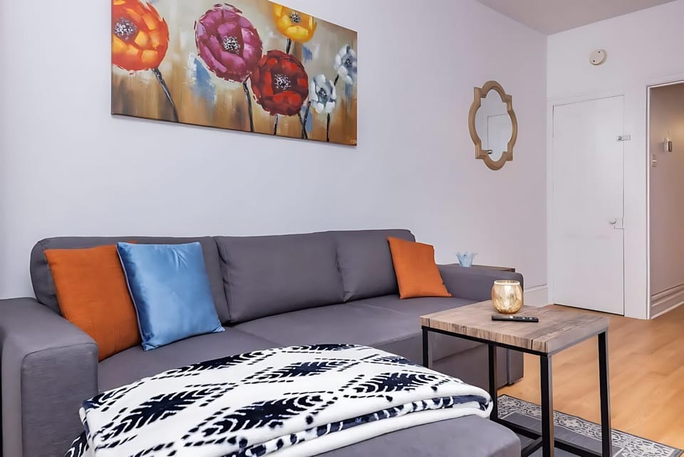 Bed, Living room, Seating area