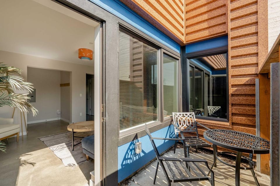 Stay Portland - Hip Area - Dining & Shops Nearby - 2BR - Sleeps 4 Apartment in Portland