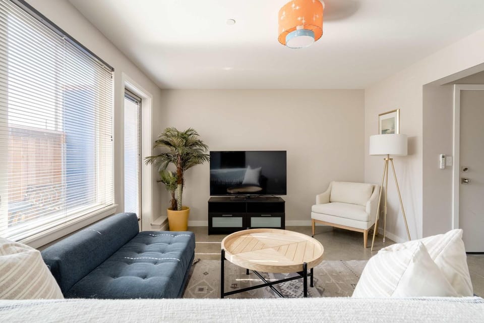 Stay Portland - Hip Area - Dining & Shops Nearby - 2BR - Sleeps 4 Apartment in Portland