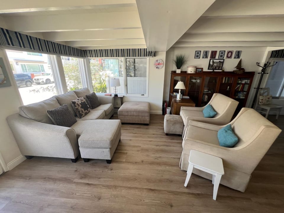 327 Alvarado Pl House in Balboa Peninsula