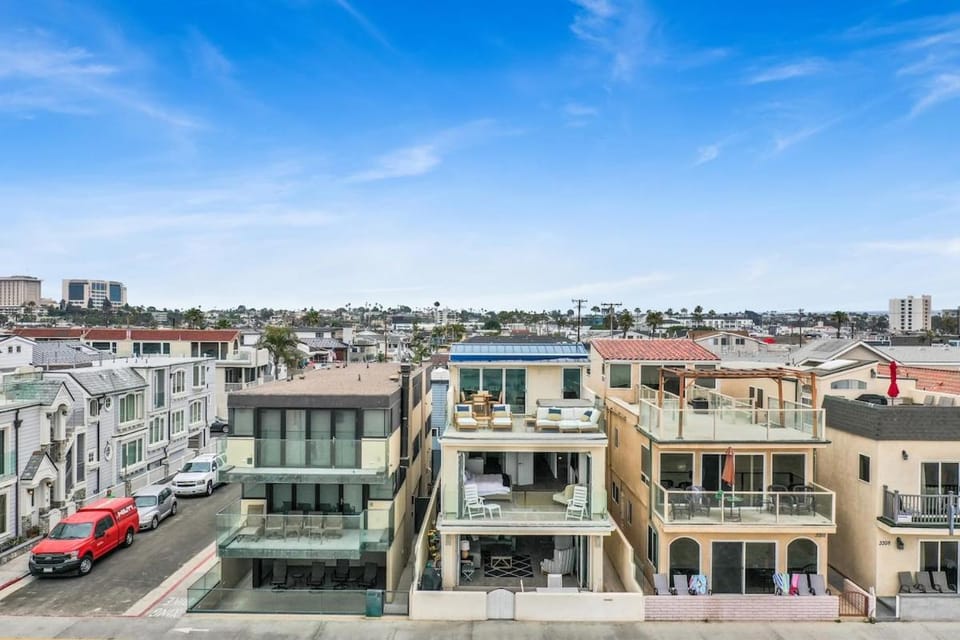 3312 W Oceanfront House in Balboa Peninsula
