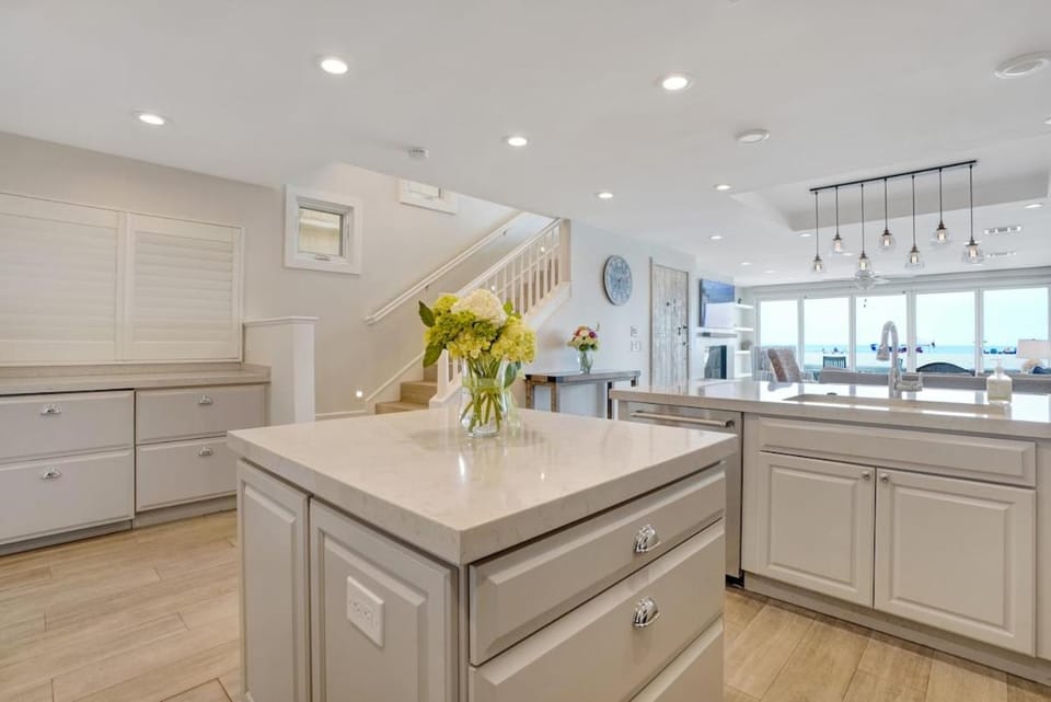 3312 W Oceanfront House in Balboa Peninsula
