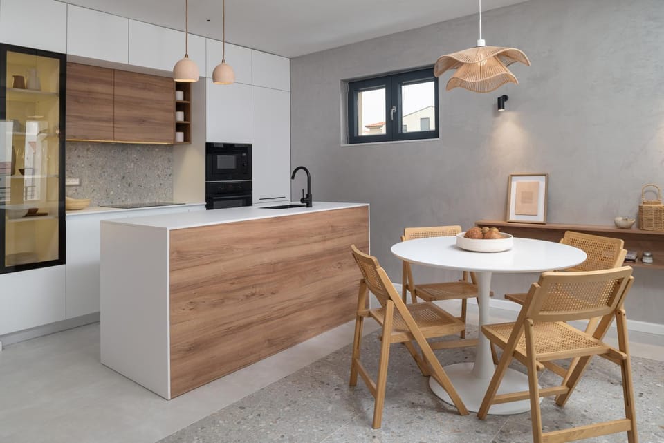 Kitchen or kitchenette, Dining area, oven, stove