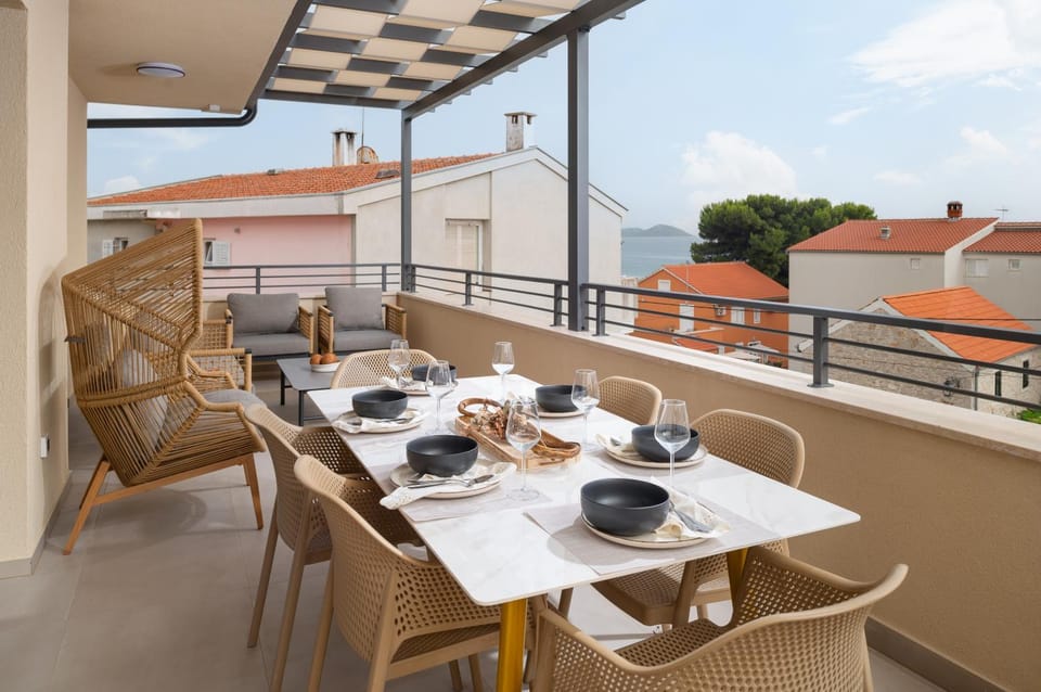 Day, Balcony/Terrace, Food and drinks, Seating area
