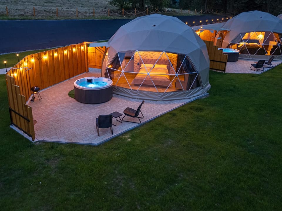 Garden, Hot Tub