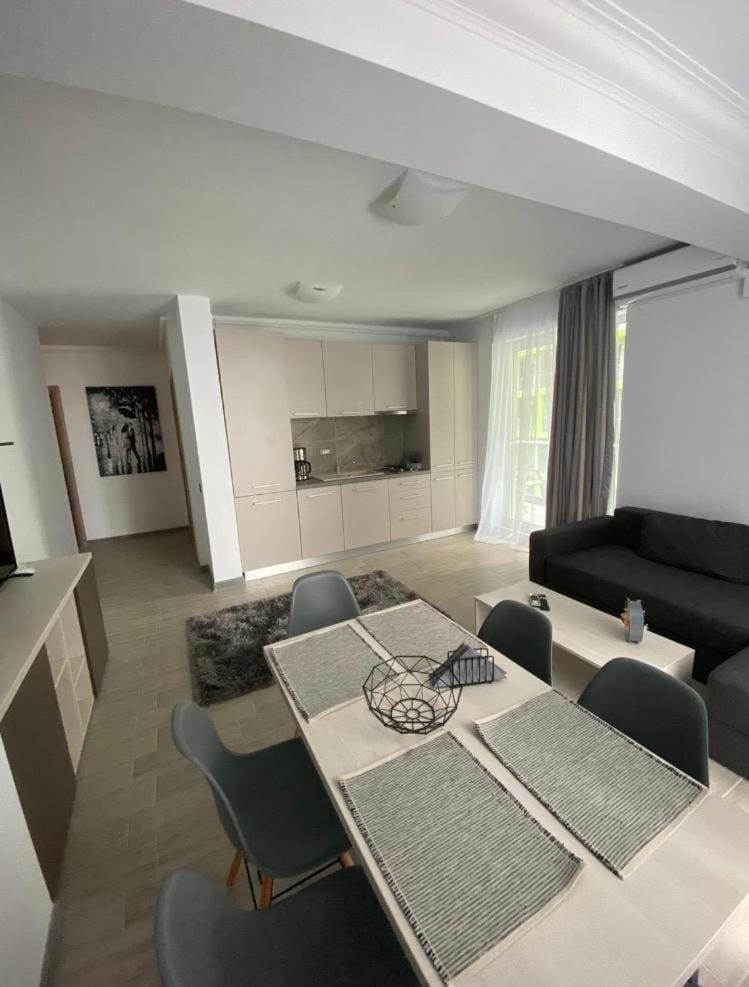 BPK Alezzi Holiday Mamaia Nord 39 Apartment in Constanța County